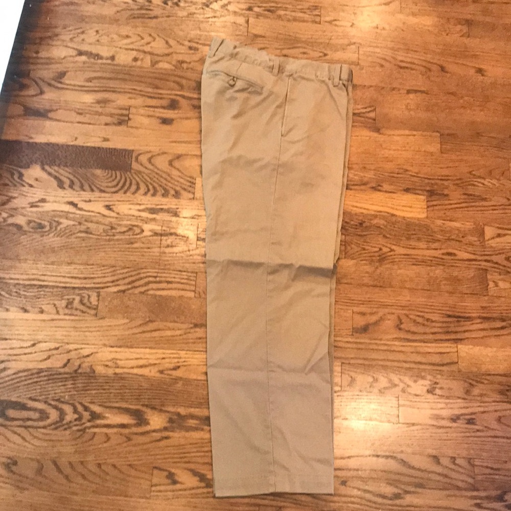 Gap men’s relaxed fit khakis